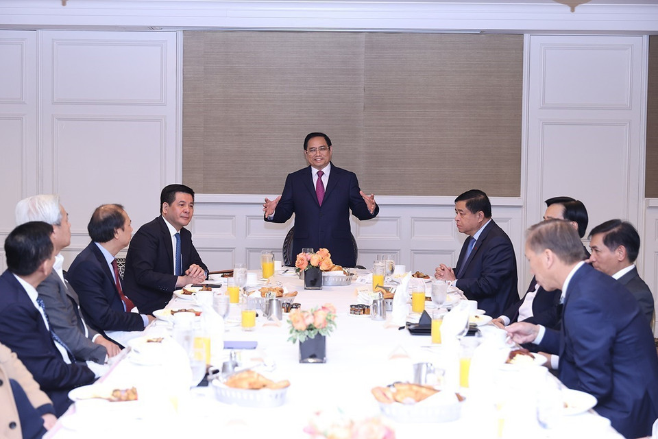 Thủ tướng Phạm Minh Chính làm việc với một số doanh nghiệp Việt kiều tại Hoa Kỳ trong lĩnh vực tài chính và công nghệ. (Ảnh: Dương Giang/TTXVN)