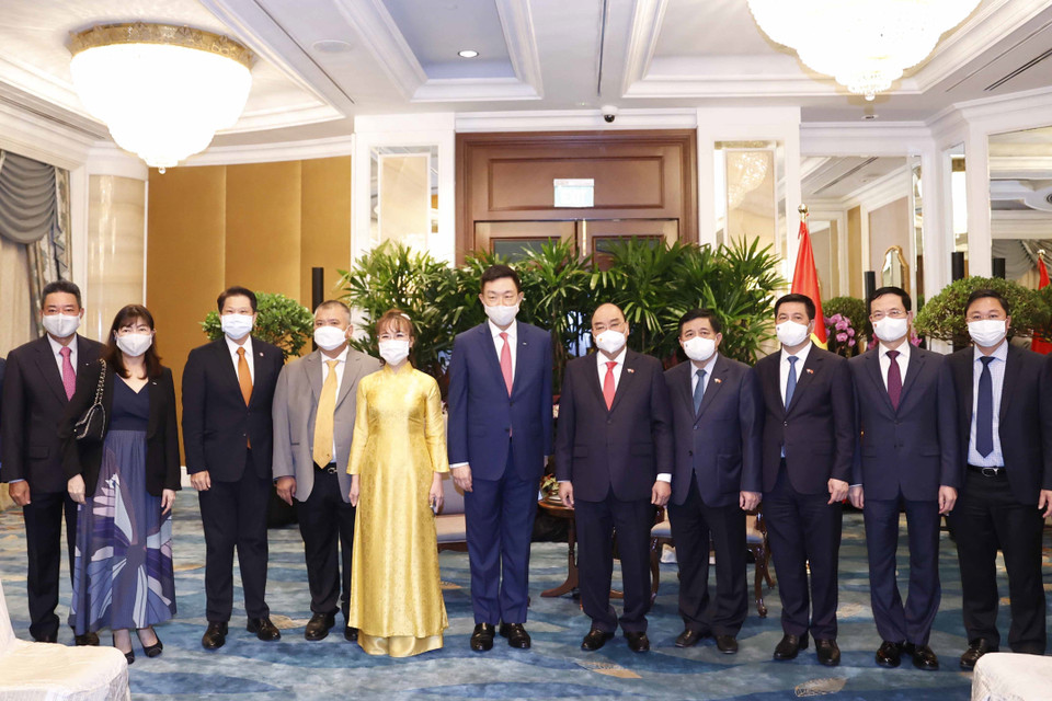 Chủ tịch nước Nguyễn Xuân Phúc tiếp ông Loh Chin Hua, Tổng Giám đốc Tập đoàn Keppel. (Ảnh: Thống Nhất/TTXVN)