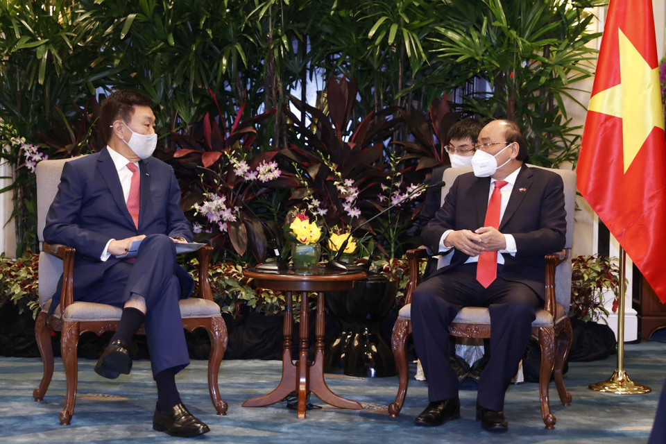 Chủ tịch nước Nguyễn Xuân Phúc tiếp ông Loh Chin Hua, Tổng Giám đốc Tập đoàn Keppel. (Ảnh: Thống Nhất/TTXVN)