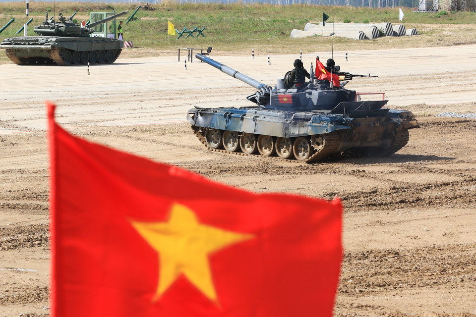 Kíp xe tăng số 1 xuất kích trong trận ra quân thi đấu tại Army Games 2022. (Ảnh: Trần Văn Hiếu/TTXVN)