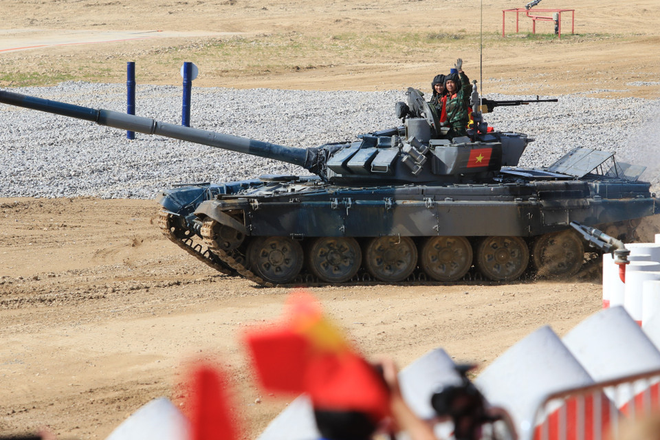 Kíp xe số 1 của Đội tuyển xe tăng Việt Nam kết thúc phần thi với thời gian tạm tính là 34 phút 53 giây, bắn hạ 4/5 bia mục tiêu. (Ảnh: Trần Văn Hiếu/TTXVN)