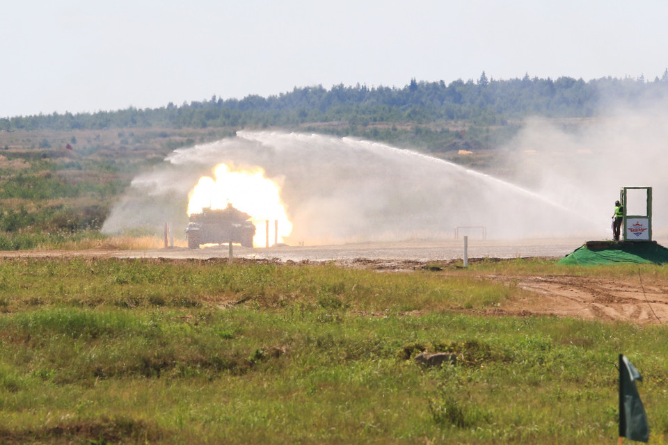 Kíp xe tăng số 1 bắn hạ 4/5 mục tiêu của bài thi. (Ảnh: Trần Văn Hiếu/TTXVN)