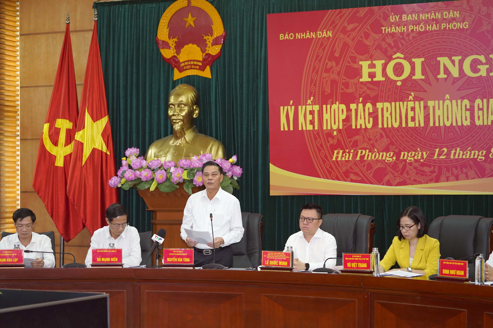 Ông Nguyễn Văn Tùng, Chủ tịch Ủy ban Nhân dân thành phố Hải Phòng chủ trì buổi lễ. (Ảnh: Hoàng Ngọc/TTXVN)