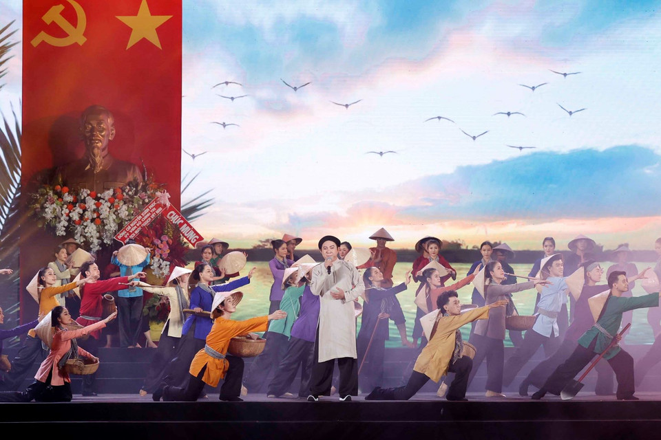 Tiết mục văn nghệ chào mừng Lễ kỷ niệm. (Ảnh: Doãn Tấn/TTXVN)