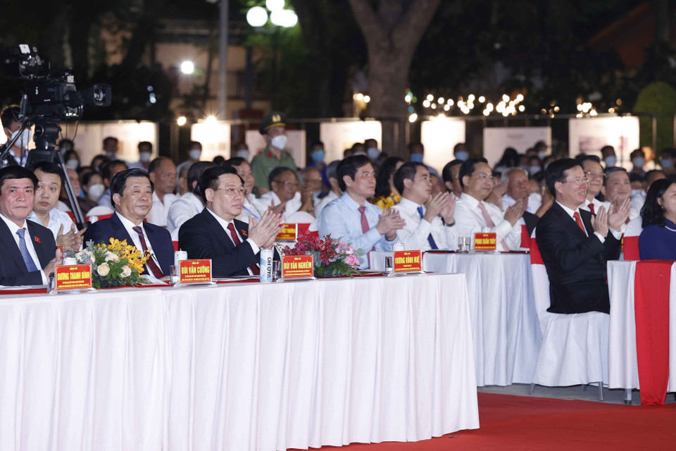 Chủ tịch Quốc hội Vương Đình Huệ và đại biểu dự Lễ kỷ niệm. (Ảnh: Doãn Tấn/TTXVN)