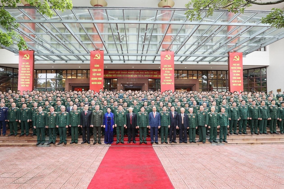 Tổng Bí thư, Chủ tịch nước, Bí thư Quân ủy Trung ương Nguyễn Phú Trọng và Thủ tướng Chính phủ Nguyễn Xuân Phúc, Chủ tịch Quốc hội Nguyễn Thị Kim Ngân và các đại biểu dự Đại hội. (Ảnh: Trí Dũng/TTXVN)