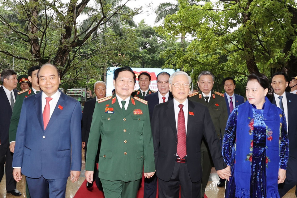  Tổng Bí thư, Chủ tịch nước, Bí thư Quân ủy Trung ương Nguyễn Phú Trọng và Thủ tướng Chính phủ Nguyễn Xuân Phúc, Chủ tịch Quốc hội Nguyễn Thị Kim Ngân cùng các đồng chí lãnh đạo, nguyên lãnh đạo Đảng, Nhà nước tới dự.(Ảnh: Trí Dũng/TTXVN)