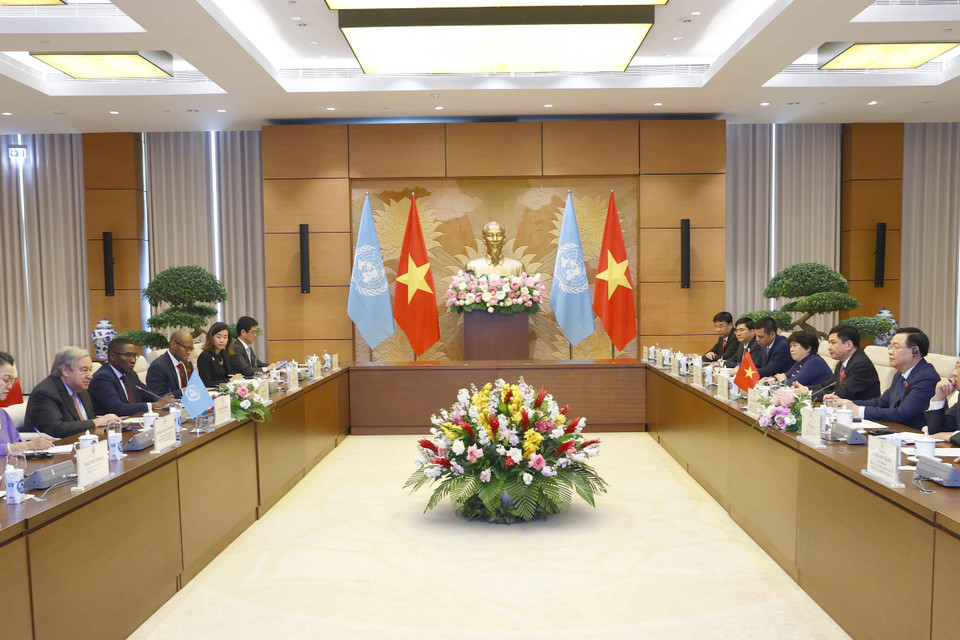 Chủ tịch Quốc hội Vương Đình Huệ hội kiến Tổng Thư ký Liên hợp quốc António Guterres. (Ảnh: Doãn Tấn/TTXVN)