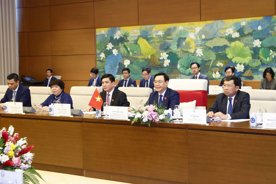 Chủ tịch Quốc hội Vương Đình Huệ hội kiến Tổng Thư ký Liên hợp quốc António Guterres. (Ảnh: Doãn Tấn/TTXVN)