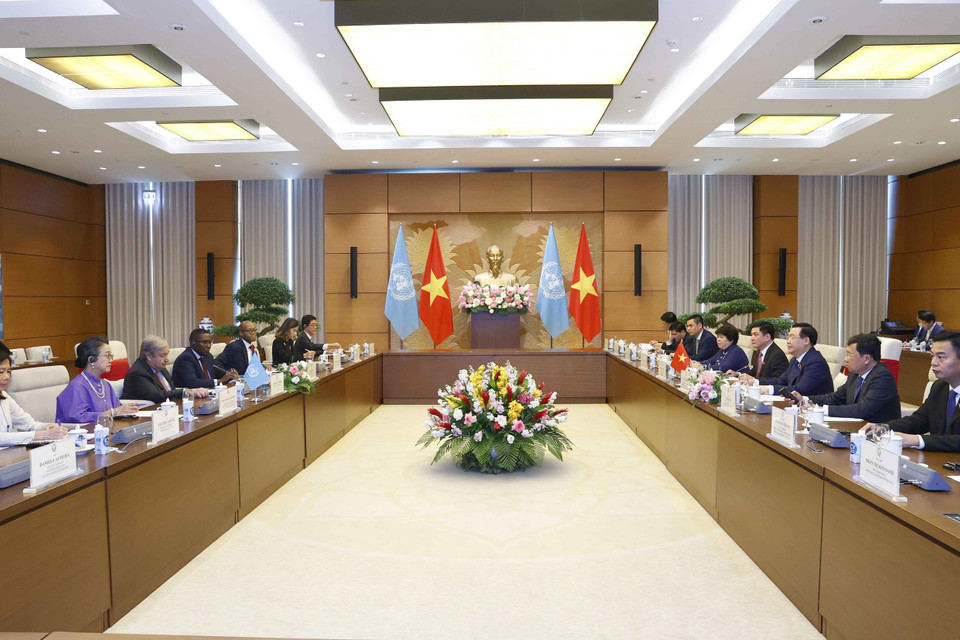 Chủ tịch Quốc hội Vương Đình Huệ hội kiến Tổng Thư ký Liên hợp quốc António Guterres. (Ảnh: Doãn Tấn/TTXVN)