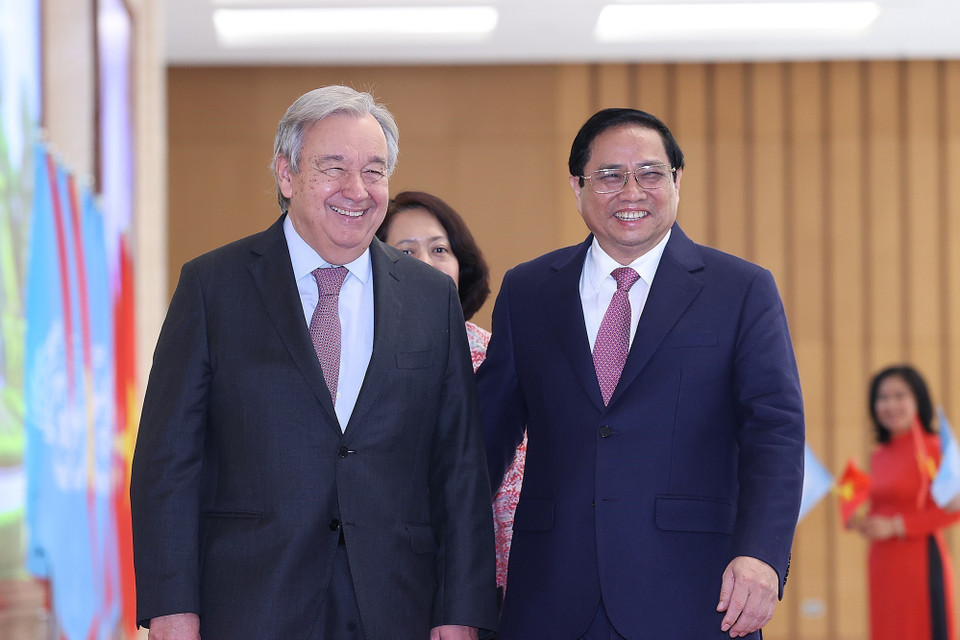 Thủ tướng Phạm Minh Chính và Tổng Thư ký Liên hợp quốc António Guterres. (Ảnh: Dương Giang/TTXVN)
