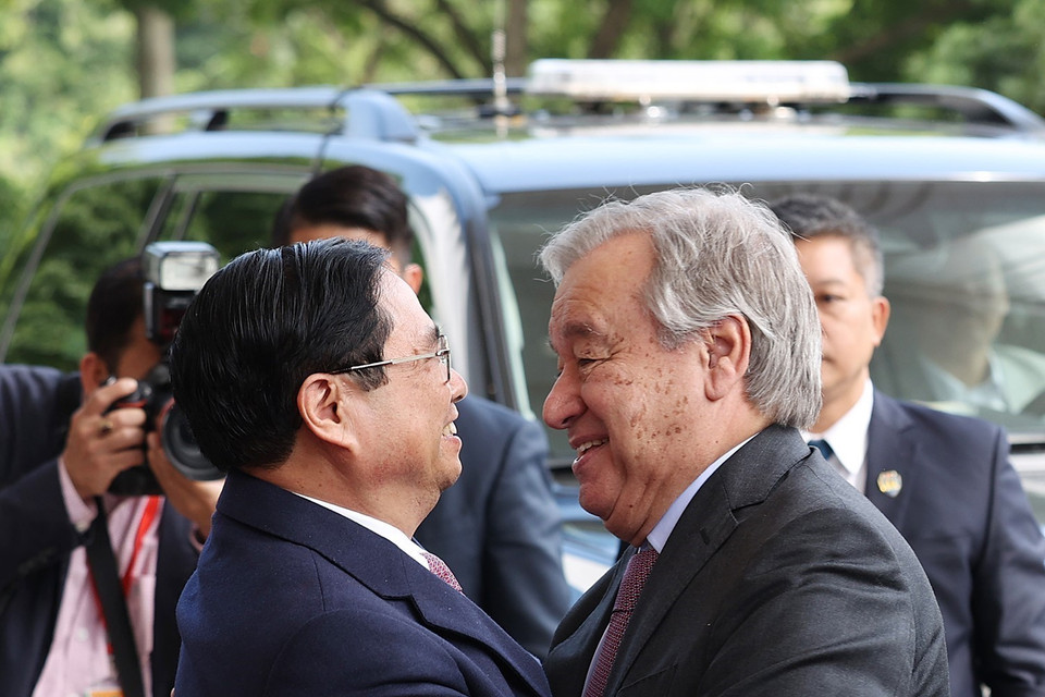 Thủ tướng Phạm Minh Chính và Tổng Thư ký Liên hợp quốc António Guterres. (Ảnh: Dương Giang/TTXVN)