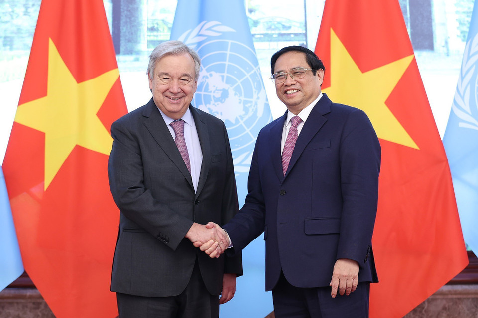 Thủ tướng Phạm Minh Chính và Tổng Thư ký Liên hợp quốc António Guterres. (Ảnh: Dương Giang/TTXVN)