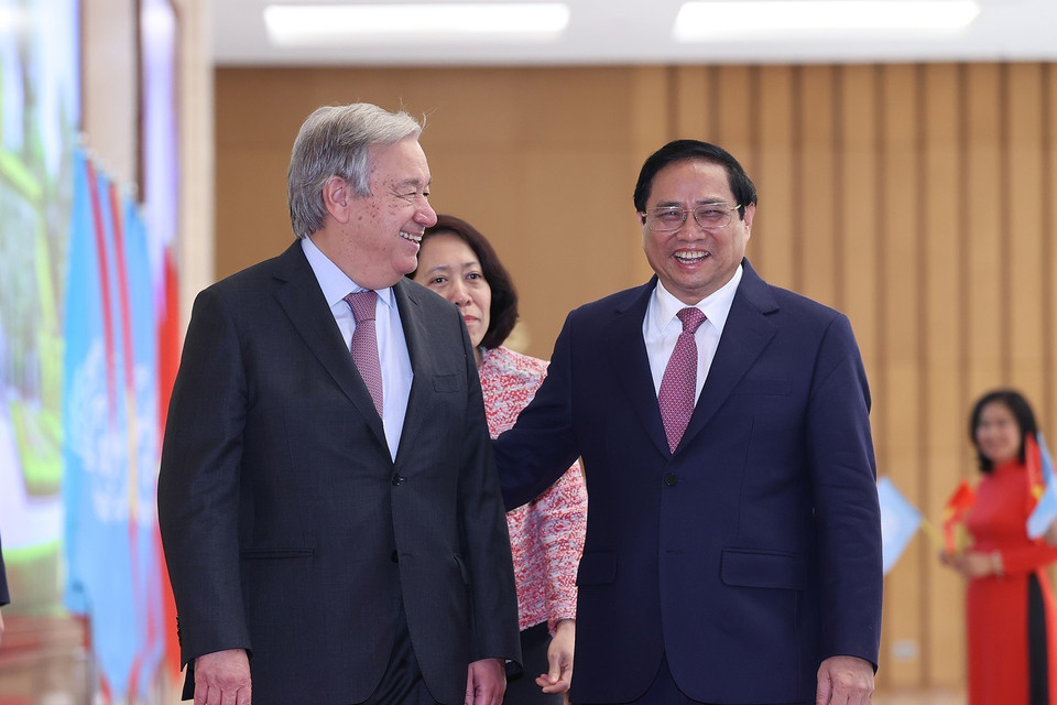 Thủ tướng Phạm Minh Chính và Tổng Thư ký Liên hợp quốc António Guterres. (Ảnh: Dương Giang/TTXVN)