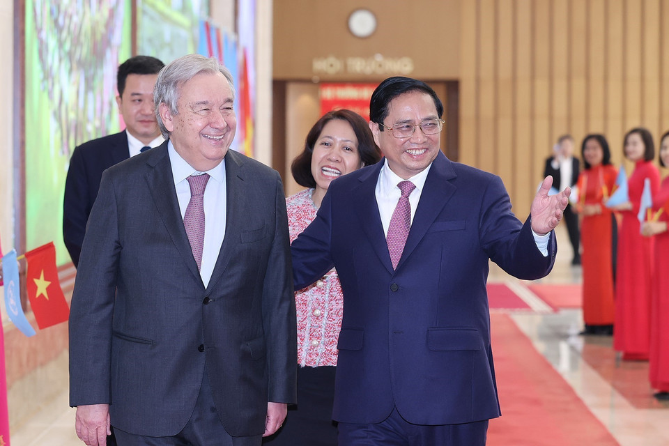 Thủ tướng Phạm Minh Chính và Tổng Thư ký Liên hợp quốc António Guterres. (Ảnh: Dương Giang/TTXVN)