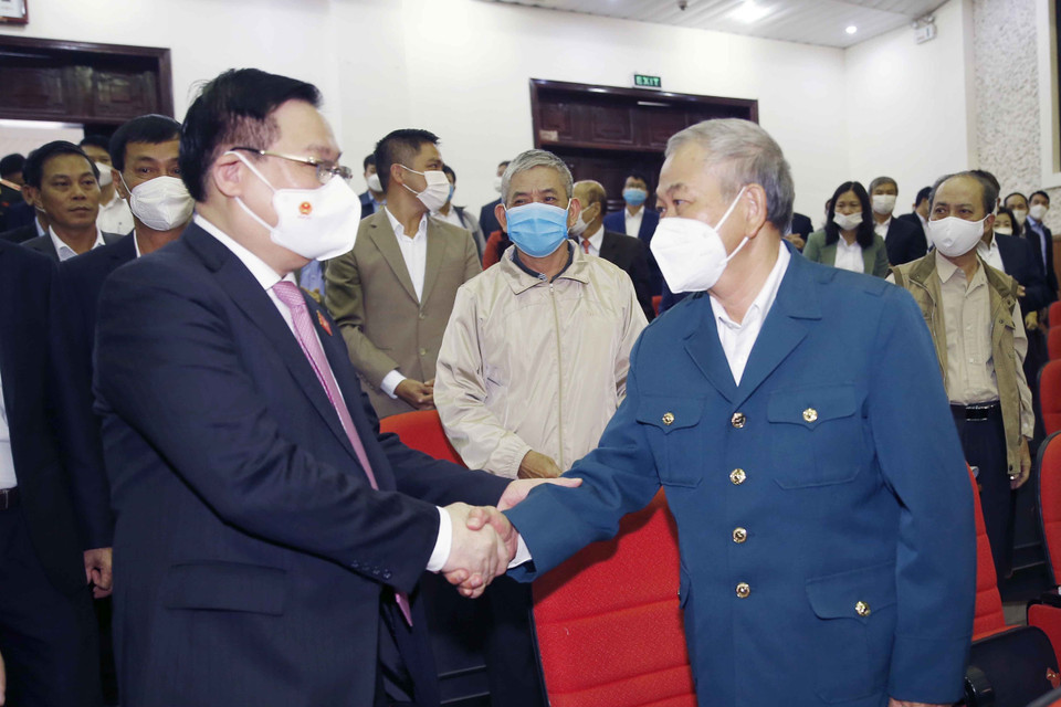 Chủ tịch Quốc hội Vương Đình Huệ với cử tri quận Hải An. (Ảnh: Doãn Tấn/TTXVN)