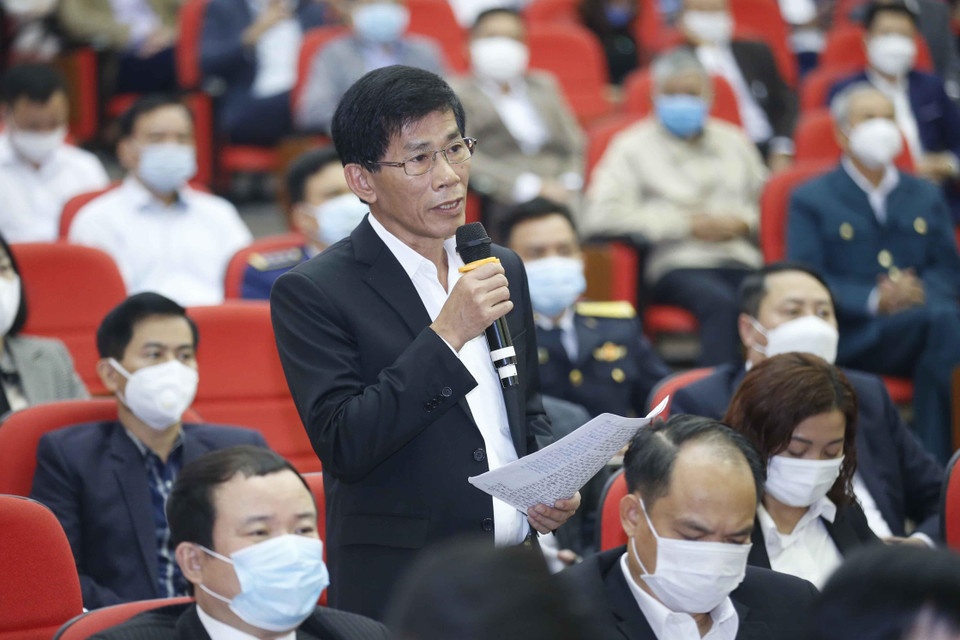 Ông Phạm Thành Văn, cử tri quận Hải An phát biểu ý kiến. (Ảnh: Doãn Tấn/TTXVN)