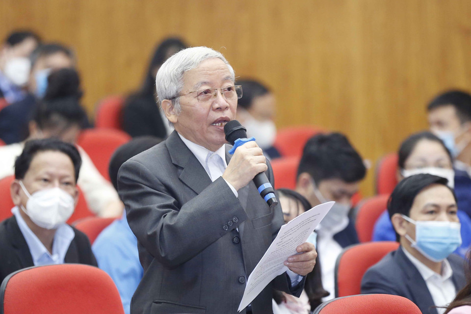 Cử tri Đinh Thành Công của quận Hải An phát biểu ý kiến. (Ảnh: Doãn Tấn/TTXVN)