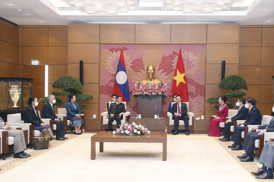 Chủ tịch Quốc hội Vương Đình Huệ và Phu nhân tiếp Chủ tịch Quốc hội Lào Xaysomphone Phomvihane và Phu nhân. (Ảnh: Doãn Tấn/TTXVN)