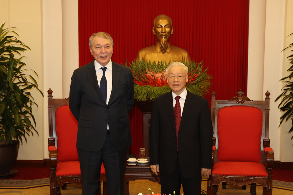 Chiều 15/12, tại Trụ sở Trung ương Đảng, Tổng Bí thư Nguyễn Phú Trọng tiếp ông Leonid Kalashnikov, Phó Chủ tịch Đảng Cộng sản Liên bang Nga, Chủ nhiệm Ủy ban các vấn đề về khối cộng đồng các quốc gia độc lập, Liên kết Á-Âu và Kiều bào, Chủ tịch Nhóm nghị sỹ hữu nghị Nga-Việt tại Duma Quốc gia Nga. (Ảnh: Trí Dũng/TTXVN)
