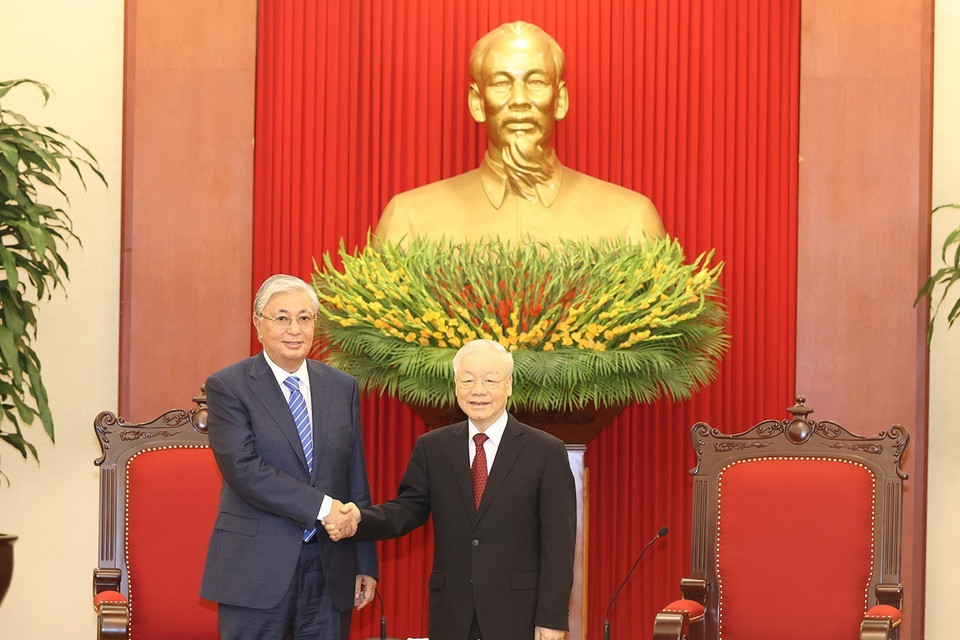 Việt Nam và Kazakhstan thiết lập quan hệ ngoại giao ngày 29/6/1992. Hai nước có quan hệ hữu nghị truyền thống tốt đẹp; phối hợp chặt chẽ, ủng hộ lẫn nhau tại Liên hợp quốc và các diễn đàn quốc tế khác.(Ảnh: Trí Dũng/TTXVN)