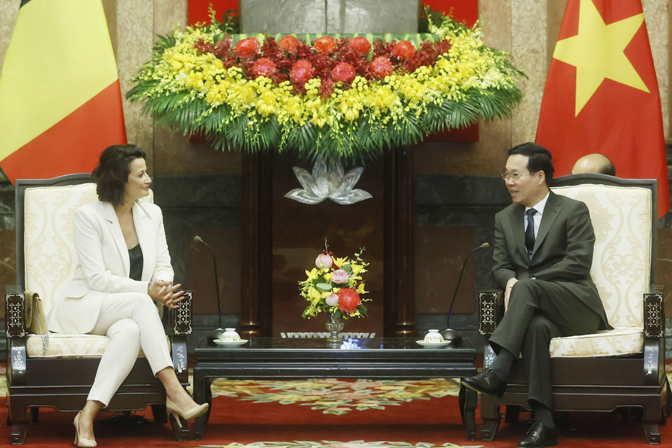 Tháp tùng Chủ tịch Thượng viện Vương quốc Bỉ Stéphanie D'Hose thăm Việt Nam có Đại sứ đặc mệnh toàn quyền Vương quốc Bỉ tại Việt Nam Karl Van den Bossche; Thượng nghị sỹ Bert Anciaux; Hạ nghị sỹ Michel De Maegd; Hạ nghị sỹ Wouter Vermeersch... (Ảnh: Thống Nhất/TTXVN)