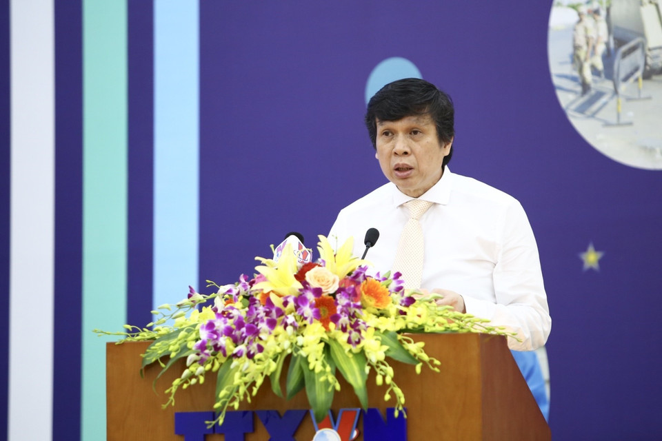 Ông Lê Trí Dũng, Trưởng Ban biên tập Ảnh trình bày kiểm điểm của Ban chấp hành Liên chi hội Nhà báo TTXVN nhiệm kỳ 2015-2020. (Ảnh: Minh Quyết/TTXVN)