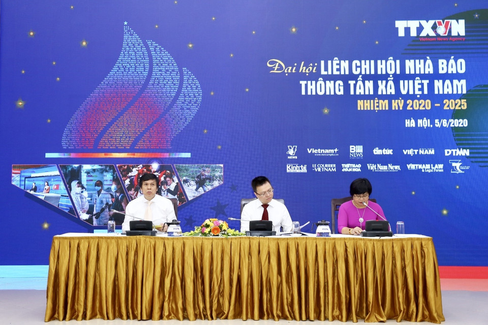 Đoàn Chủ tịch điều hành Đại hội. (Ảnh: Minh Quyết/TTXVN)