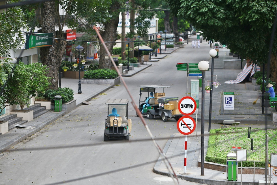 Các hoạt động bên trong bệnh viện vẫn diễn ra bình thường. (Ảnh: Minh Quyết/TTXVN)