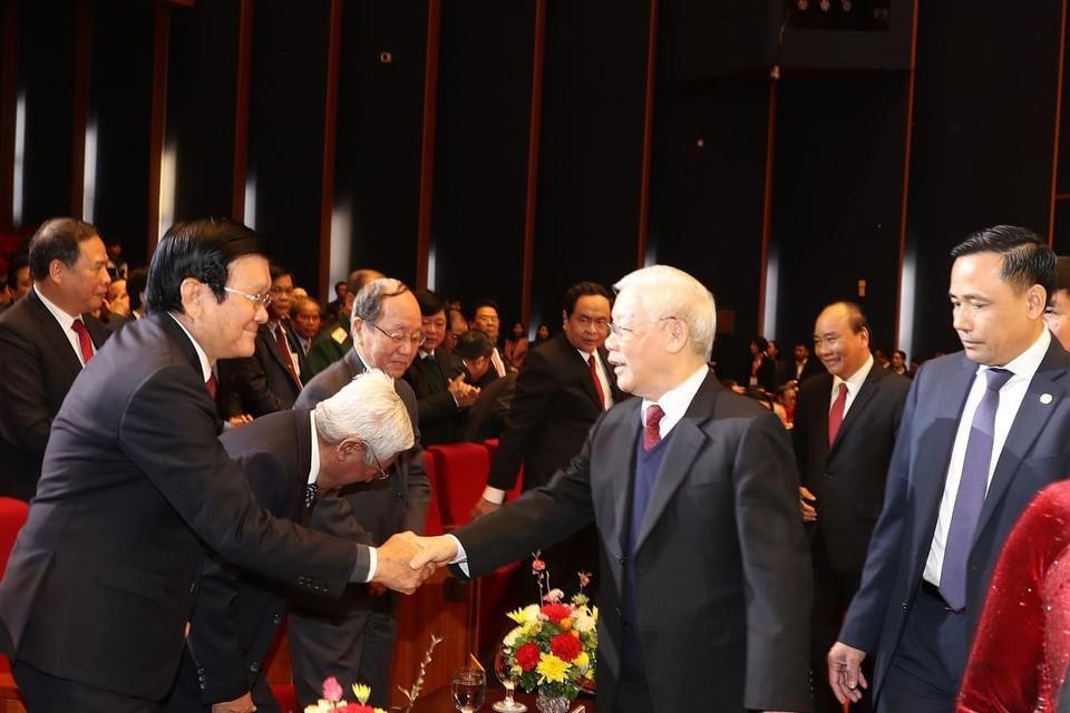 Tổng Bí thư, Chủ tịch nước Nguyễn Phú Trọng với các đồng chí lãnh đạo, nguyên lãnh đạo Đảng, Nhà nước và các đại biểu dự Lễ kỷ niệm. (Ảnh: Trí Dũng/TTXVN)