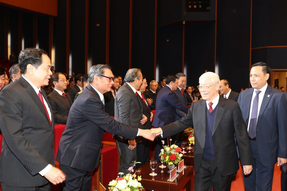 Tổng Bí thư, Chủ tịch nước Nguyễn Phú Trọng với các đồng chí lãnh đạo, nguyên lãnh đạo Đảng, Nhà nước và các đại biểu dự Lễ kỷ niệm. (Ảnh: Trí Dũng/TTXVN)