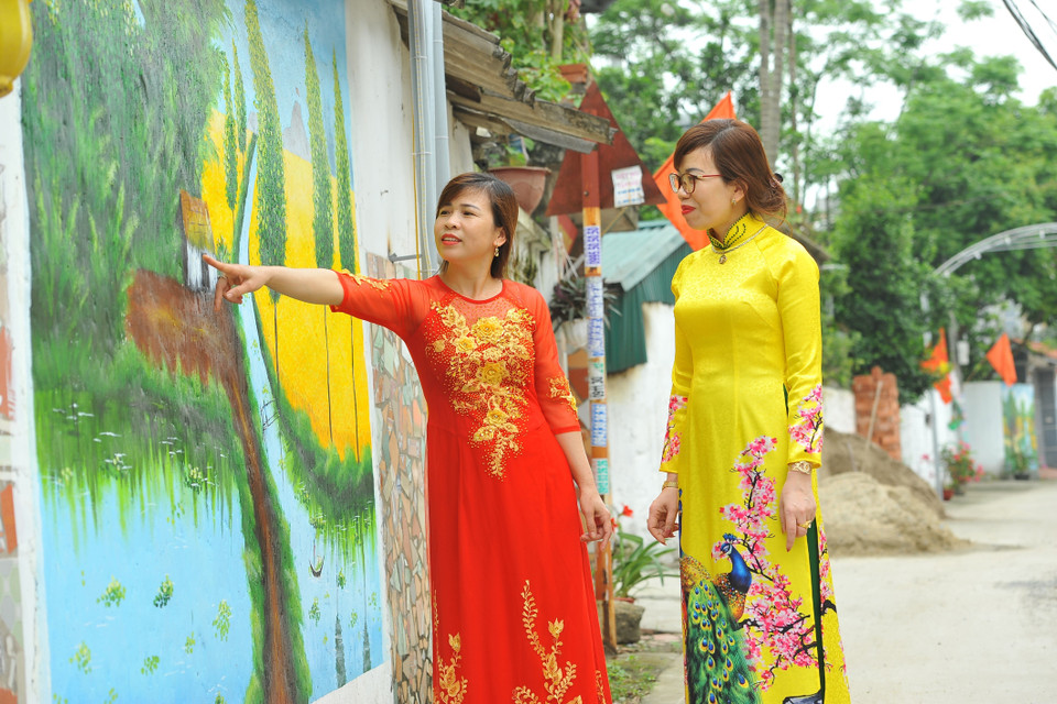  Con đường bích họa tại xã Ninh Giang, huyện Hoa Lư, với chủ đề quê hương. (Ảnh: Minh Đức/TTXVN)