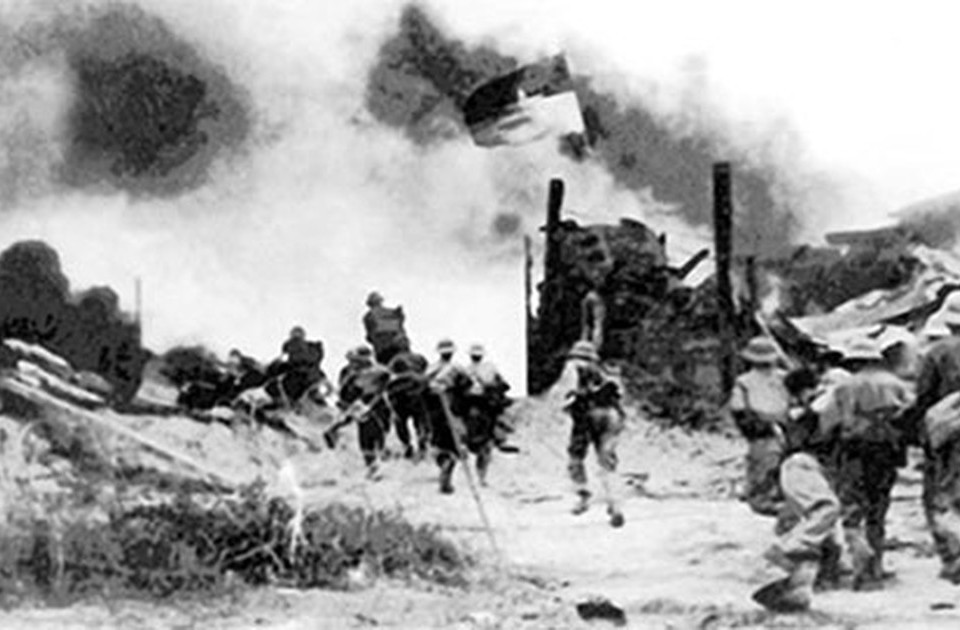 Bộ đội Sư đoàn 320A (Quân đoàn 3) đánh chiếm căn cứ Đồng Dù ngày 29/4/1975. (Ảnh: Tư liệu/TTXVN)