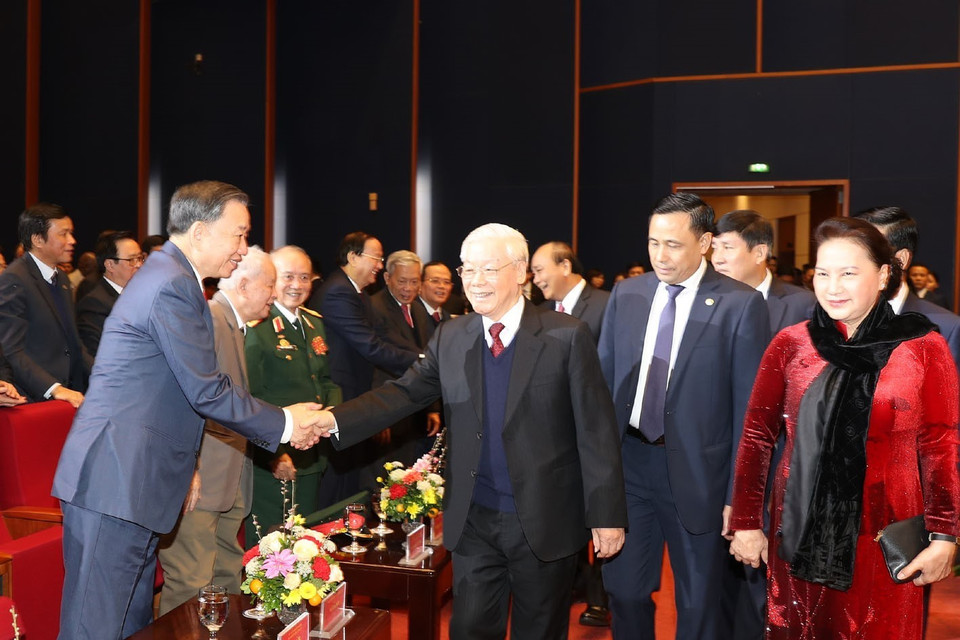 Tổng Bí thư, Chủ tịch nước Nguyễn Phú Trọng với các đồng chí lãnh đạo, nguyên lãnh đạo Đảng, Nhà nước và các đại biểu dự Lễ kỷ niệm. (Ảnh: Trí Dũng/TTXVN)