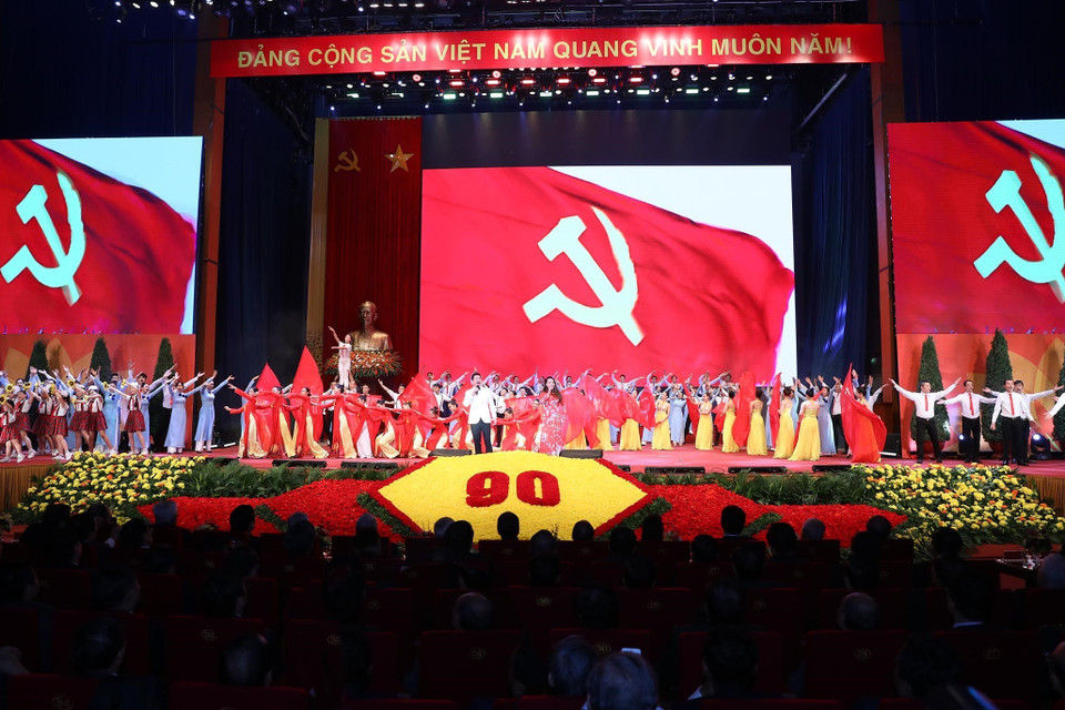 Chương trình văn nghệ chào mừng. (Ảnh: Lâm Khánh/TTXVN)