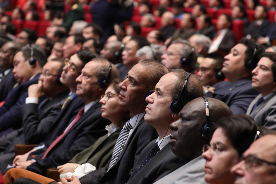 Các đại biểu quốc tế dự Lễ kỷ niệm 90 năm Ngày thành lập Đảng Cộng sản Việt Nam. (Ảnh: Thống Nhất/TTXVN)