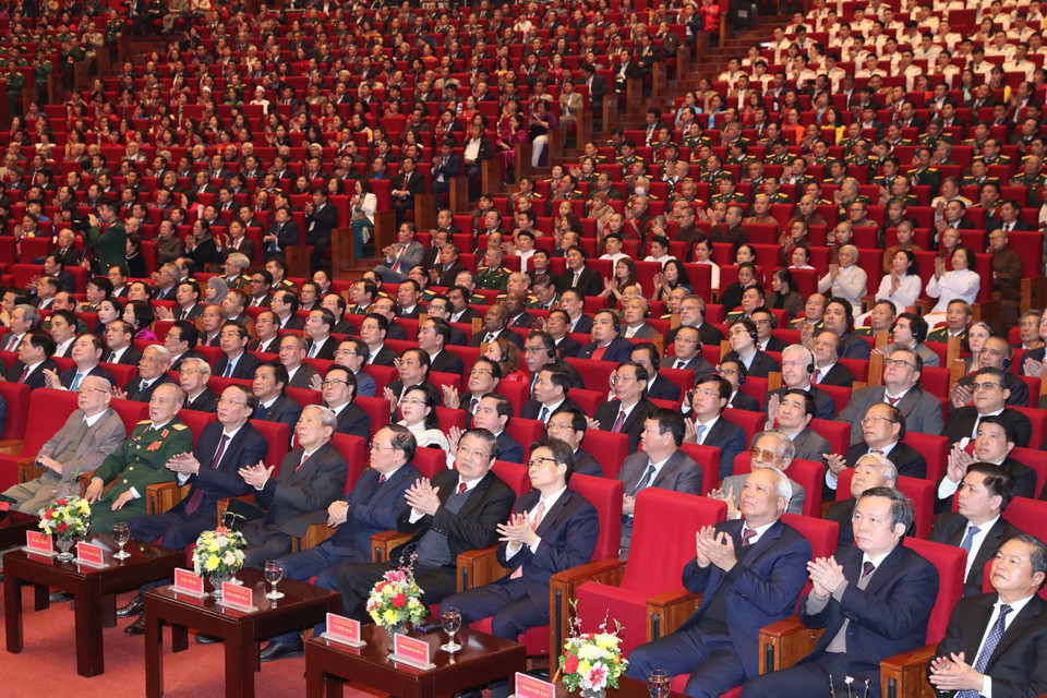 Các đồng chí lãnh đạo, nguyên lãnh đạo Đảng, Nhà nước và các đại biểu dự Lễ kỷ niệm 90 năm Ngày thành lập Đảng Cộng sản Việt Nam. (Ảnh: Thống Nhất/TTXVN)