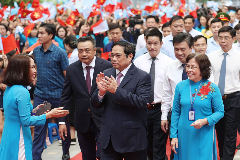 Sáng 5/9, Thủ tướng Phạm Minh Chính đến dự Lễ khai giảng năm học 2022-2023 tại Trường Tiểu học Đoàn Thị Điểm (phường Mỹ Đình 2, quận Nam Từ Liêm, Hà Nội). (Ảnh: Dương Giang/TTXVN)