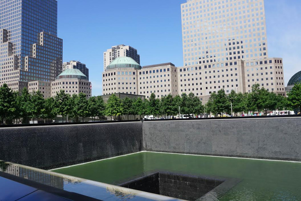 Một trong hai hồ nước được xây ngay vị trí của hai toà tháp WTC.