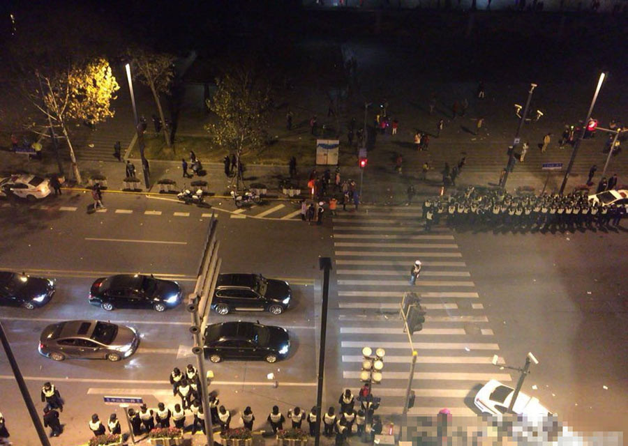 Cảnh sát bảo vệ hiện trường. (Nguồn: news.china.com.cn)