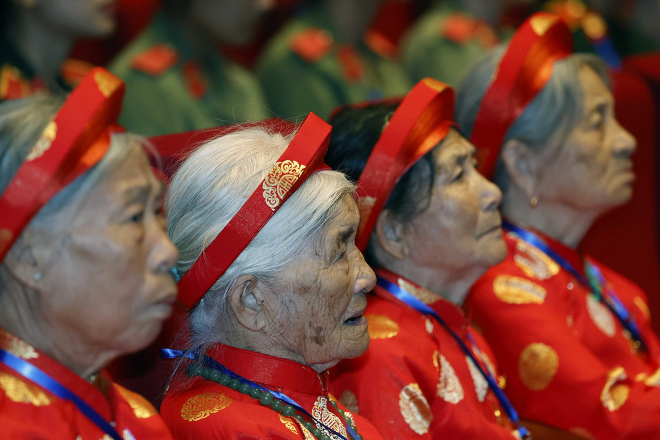 Các Mẹ Việt Nam Anh hùng tại buổi gặp mặt. (Ảnh: Thống Nhất/TTXVN)