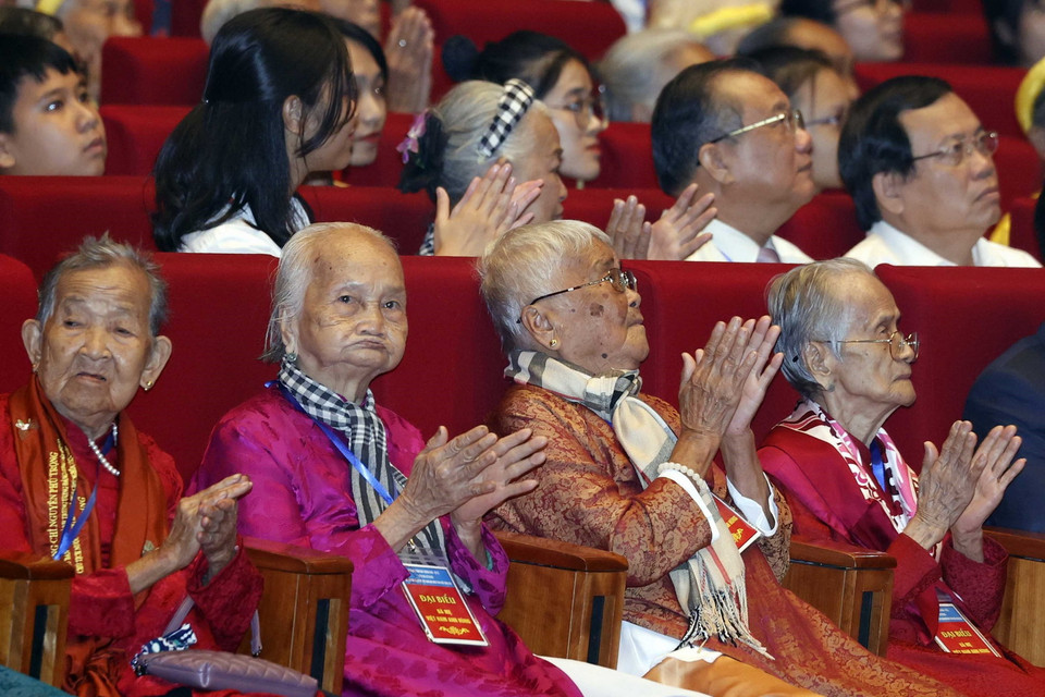 Các Mẹ Việt Nam Anh hùng dự buổi gặp mặt. (Ảnh: Thống Nhất/TTXVN)