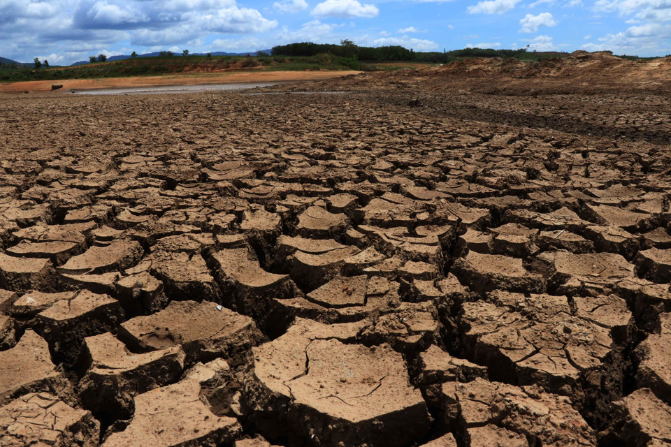 Hồ thủy lợi Ea Kpal bị cạn trơ đáy do hạn hán. (Ảnh: Tuấn Anh/TTXVN)