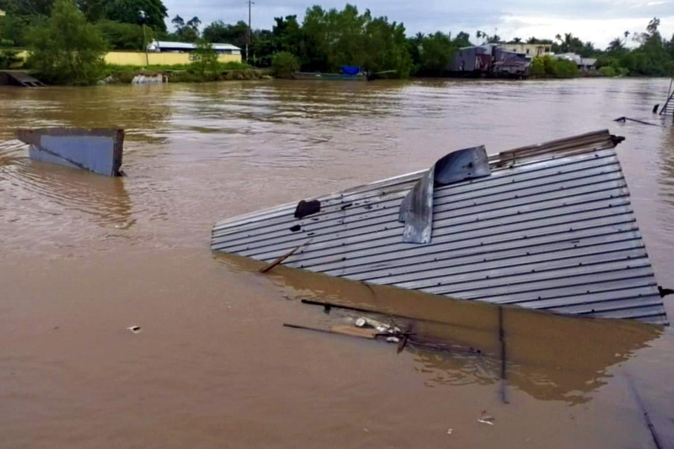 Sạt lở trên đoạn kênh Rạch Vọp, tại khu vực chợ Cầu Lộ, xã Thới An Hội, huyện Kế Sách (Sóc Trăng) làm toàn bộ 7 căn nhà bán kiên cố ven sông bị nhấn chìm. (Nguồn: TTXVN)