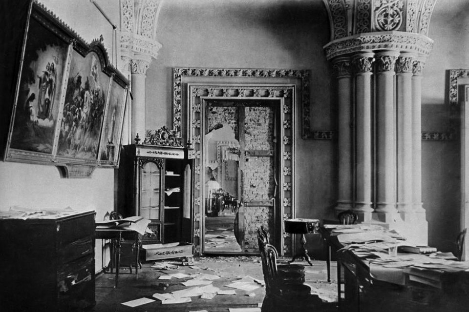 Hội trường Gothic của Cung điện Mùa đông ở Petrograd - nơi ở của Chính phủ tư sản lâm thời Kerensky, sau khi bị những người Bolshevik chiếm được trong cuộc Cách mạng Tháng Mười, 7/11/1917. (Ảnh: Tư liệu/TTXVN)