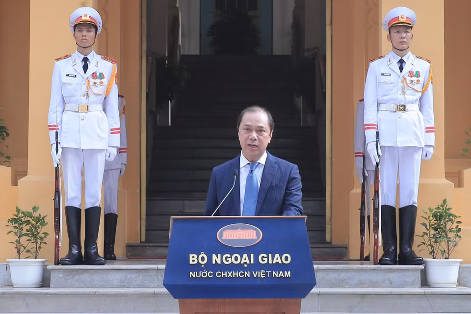 Thứ trưởng Bộ Ngoại giao Nguyễn Quốc Dũng phát biểu tại Lễ thượng cờ ASEAN năm 2019. (Ảnh: Lâm Khánh/TTXVN)