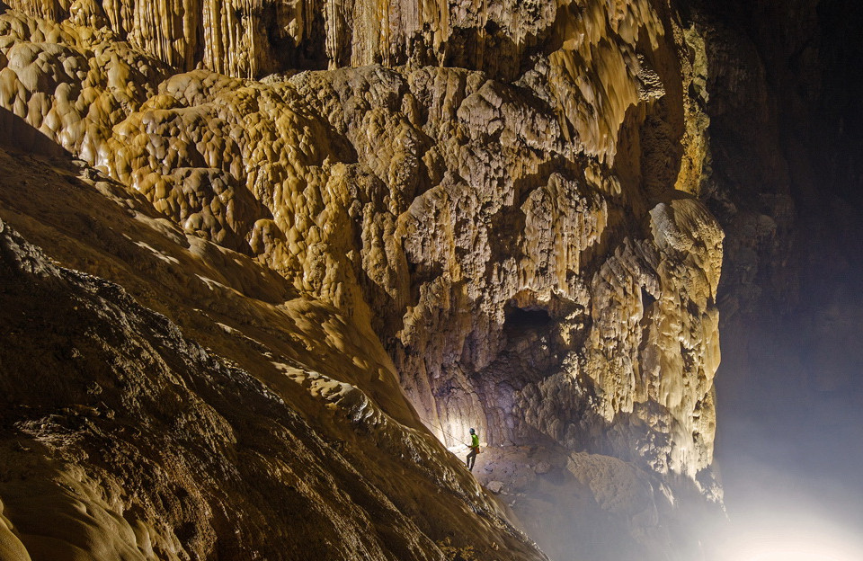 Bức tường Việt Nam hay còn gọi là Vạn lý trường thành của Việt Nam trong hang Sơn Đoòng. (Nguồn: Oxalis Adventures-Ryandeboodt/Vietnam+) 