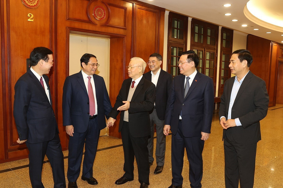 Tổng Bí thư Nguyễn Phú Trọng với các đồng chí lãnh đạo Đảng, Nhà nước dự hội nghị. (Ảnh: Trí Dũng/TTXVN)