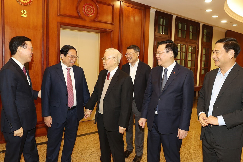 Tổng Bí thư Nguyễn Phú Trọng với các đồng chí lãnh đạo Đảng, Nhà nước dự hội nghị. (Ảnh: Trí Dũng/TTXVN)