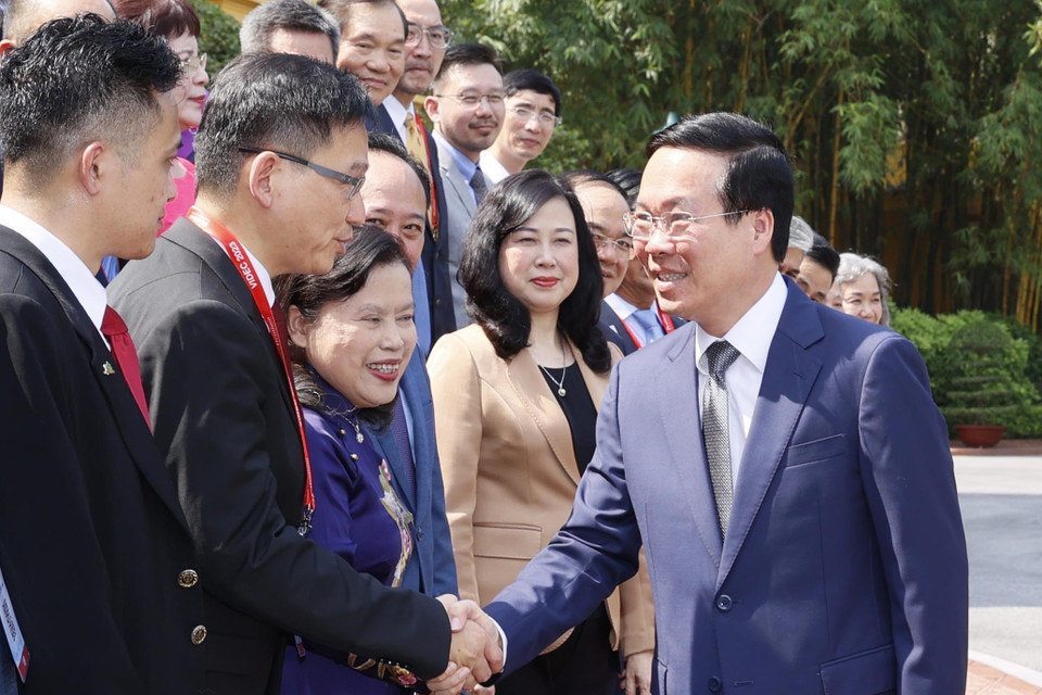 Chủ tịch nước Võ Văn Thưởng với các đại biểu. (Ảnh: Thống Nhất/TTXVN)